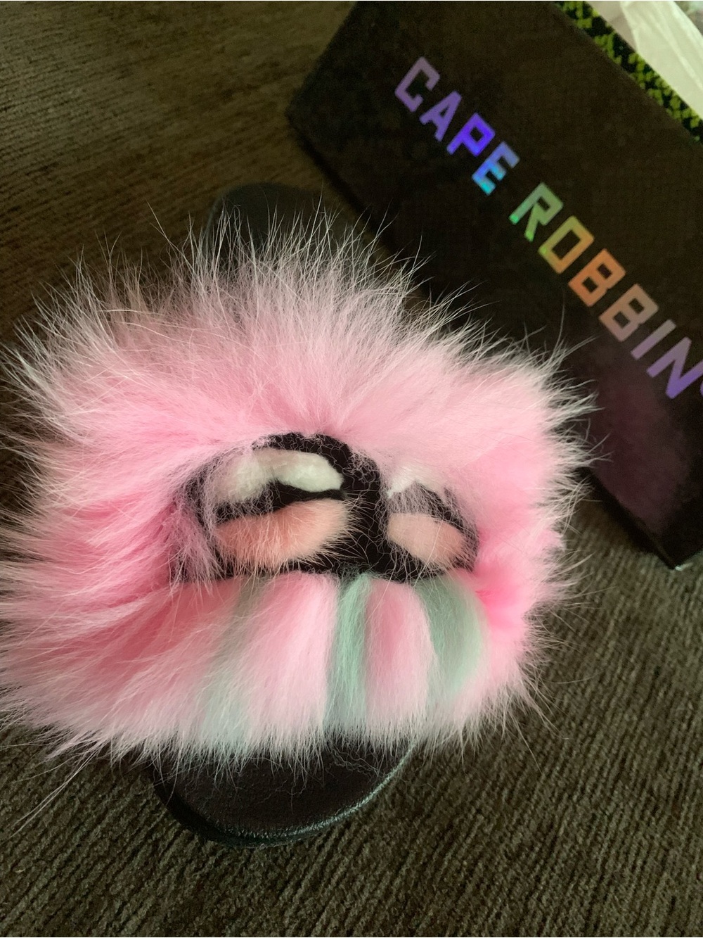Cape Robbin Mochi-Shi fuzzy pink monster-eye fur slides - Picture 3 of 9